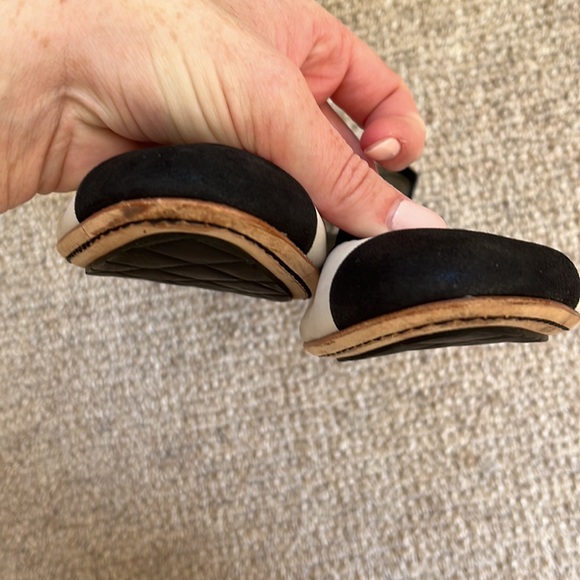 - Chanel Metallic Lambskin flats - Picture 7 of 8